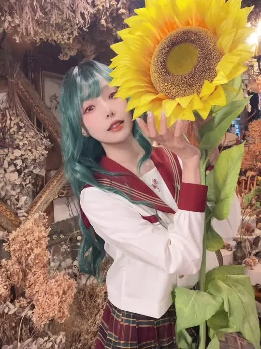 ElyEE子 cosplay album ElyEE子 as Kazami Yuuka - School Uniform Cosplay - Video 28